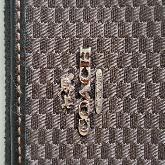 Coach Corner Zip Wristlet in Legacy Jacquard Black/Grey/Silver - Picture 2 of 8